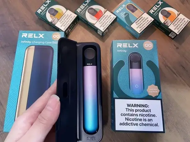 RELX Infinity charging